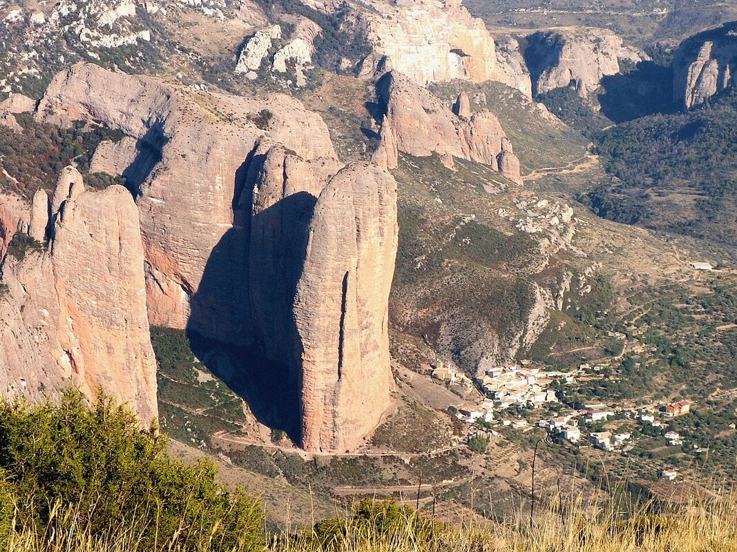 Pyrénées : Cirques Majestueux et Randonnée en Altitude